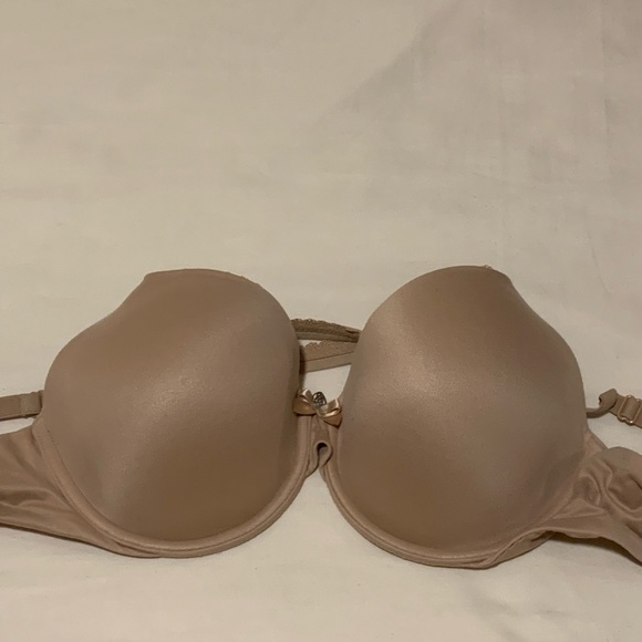4 body by victoria and one tshirt bra - Victoria’s Secret - Picture 3 of 6